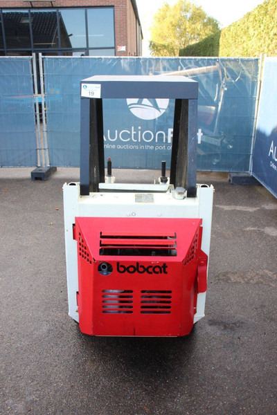 Bobcat 343 - Chargeuse sur pneus: photos 4 Bobcat 343 - Chargeuse sur pneus: photos 4