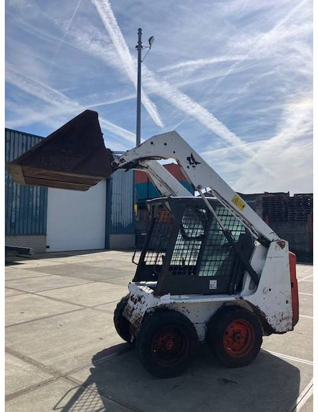 Bobcat S100 - Chargeuse sur pneus: photos 1 Bobcat S100 - Chargeuse sur pneus: photos 1