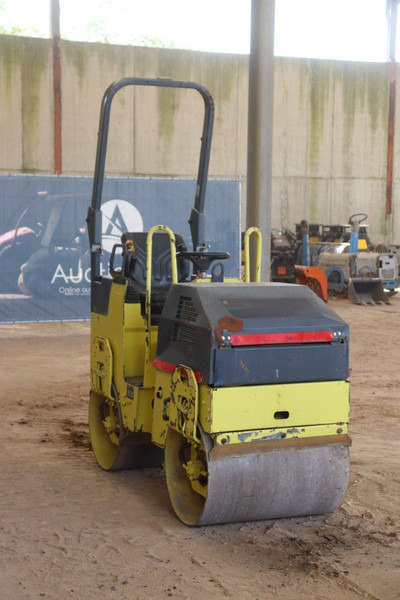 Compacteur à pieds de mouton/ Monocylindre Bomag BW80: photos 7