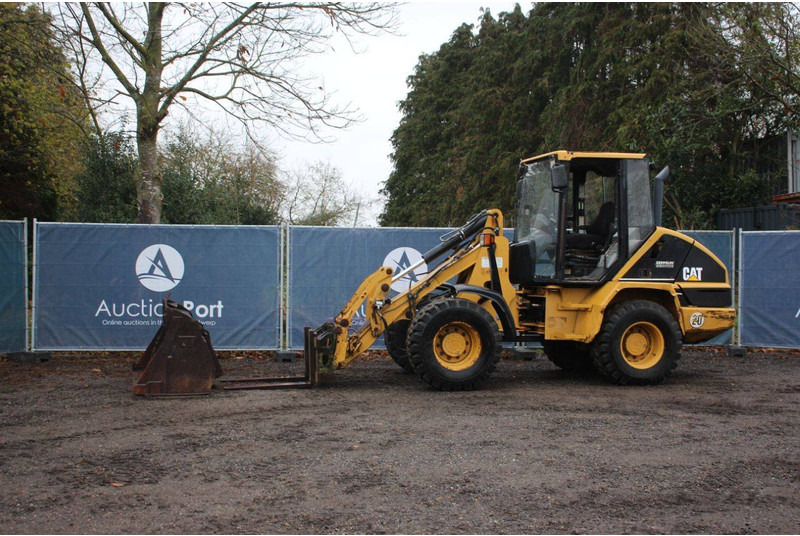 Caterpillar 908 - Chargeuse sur pneus: photos 1 Caterpillar 908 - Chargeuse sur pneus: photos 1