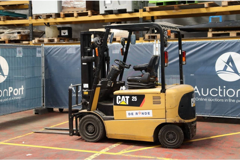 Caterpillar EP25K-PAC - Chariot élévateur électrique: photos 3 Caterpillar EP25K-PAC - Chariot élévateur électrique: photos 3