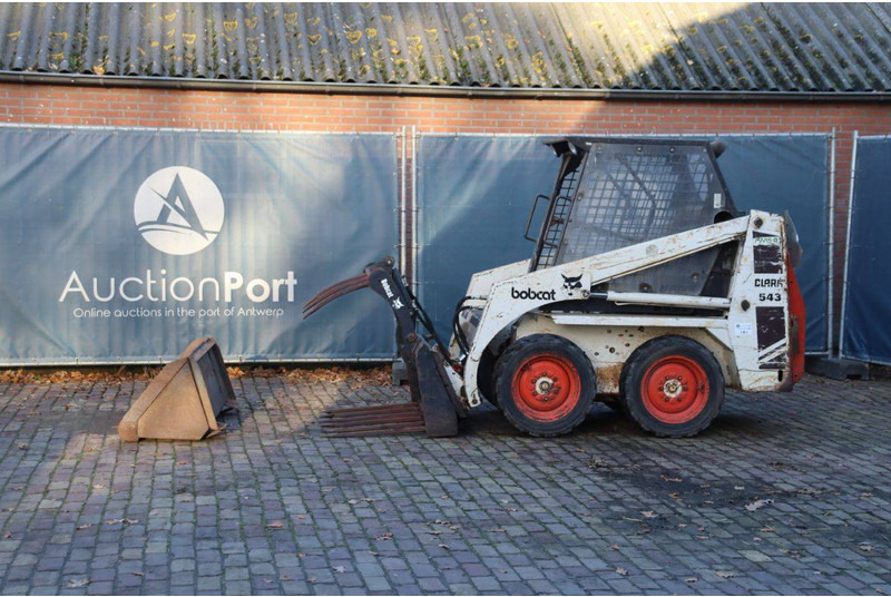 Clark 543 - Chargeuse sur pneus: photos 1 Clark 543 - Chargeuse sur pneus: photos 1