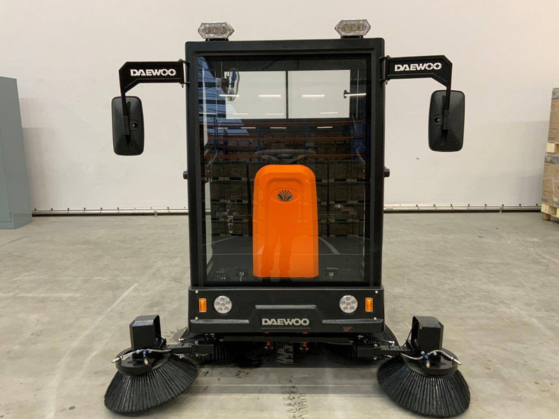 Daewoo DAS100 - Balayeuse de voirie: photos 4 Daewoo DAS100 - Balayeuse de voirie: photos 4