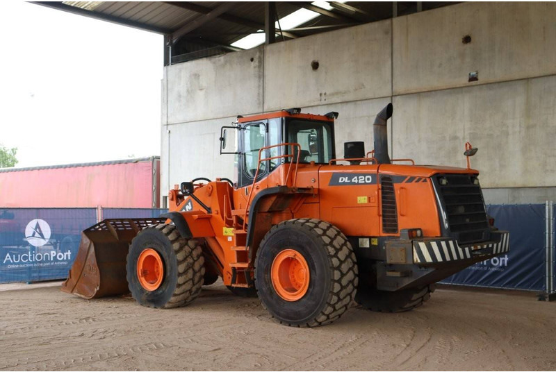 Doosan DL420 - Chargeuse sur pneus: photos 4 Doosan DL420 - Chargeuse sur pneus: photos 4