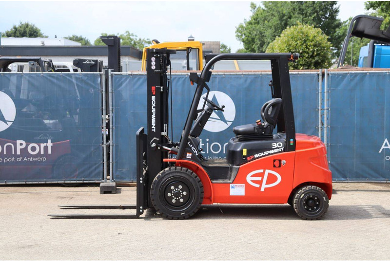 EP Equipment EFL303 - Chariot élévateur électrique: photos 2 EP Equipment EFL303 - Chariot élévateur électrique: photos 2