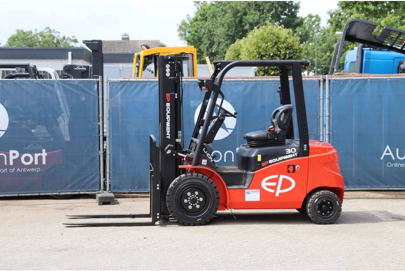 EP Equipment EFL303 - Chariot élévateur électrique: photos 1 EP Equipment EFL303 - Chariot élévateur électrique: photos 1