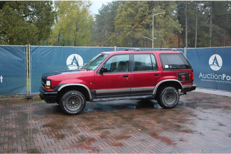 Ford Explorer - SUV: photos 1 Ford Explorer - SUV: photos 1