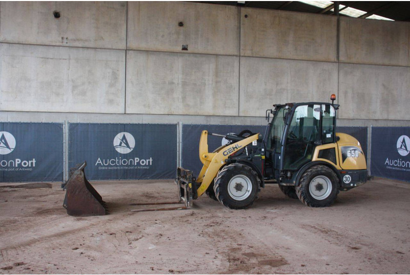 Gehl 650 - Chargeuse sur pneus: photos 1 Gehl 650 - Chargeuse sur pneus: photos 1