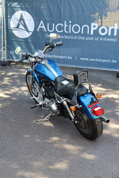 Harley-Davidson Sporster XL1200 Custom - Motocyclette: photos 4 Harley-Davidson Sporster XL1200 Custom - Motocyclette: photos 4