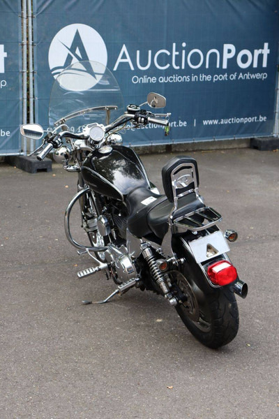Harley-Davidson Sportster XL1200 Custom - Motocyclette: photos 4 Harley-Davidson Sportster XL1200 Custom - Motocyclette: photos 4