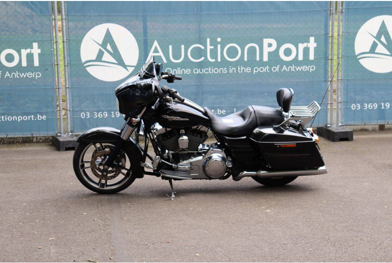 Harley-Davidson Street Glide - Motocyclette: photos 1 Harley-Davidson Street Glide - Motocyclette: photos 1
