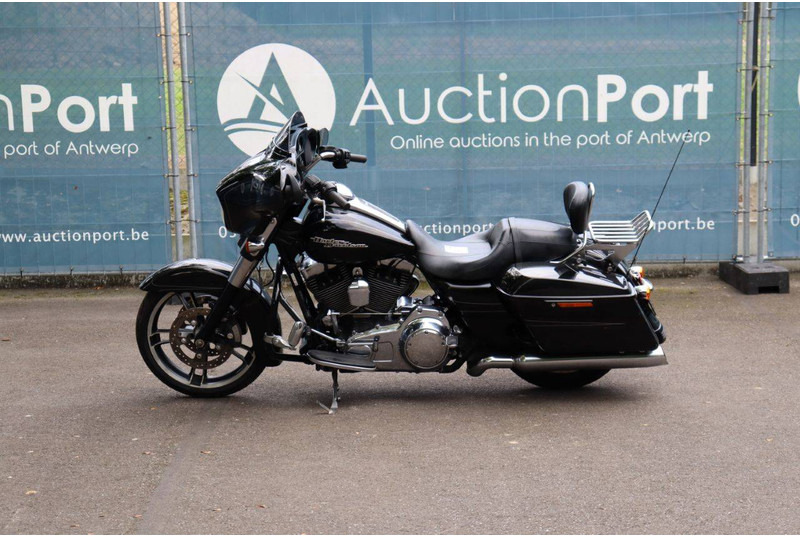 Harley-Davidson Street Glide - Motocyclette: photos 2 Harley-Davidson Street Glide - Motocyclette: photos 2