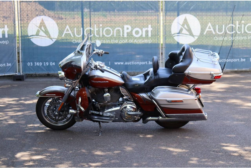 Harley-Davidson Ultra Classic CVO - Motocyclette: photos 2 Harley-Davidson Ultra Classic CVO - Motocyclette: photos 2