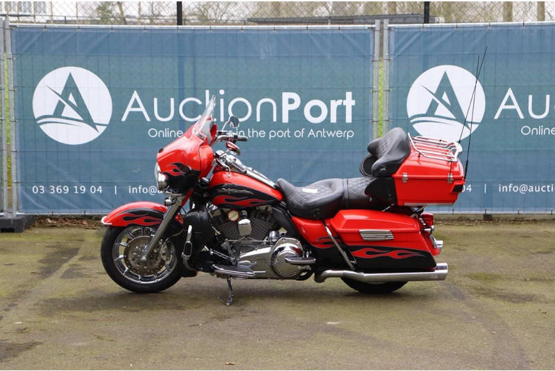 Harley-Davidson Ultra Classic CVO - Motocyclette: photos 2 Harley-Davidson Ultra Classic CVO - Motocyclette: photos 2