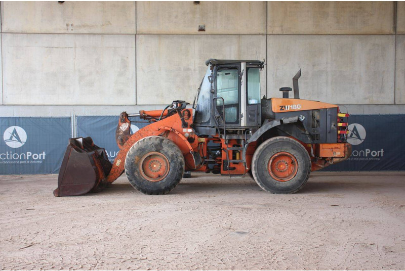 Hitachi ZW180 - Chargeuse sur pneus: photos 2 Hitachi ZW180 - Chargeuse sur pneus: photos 2