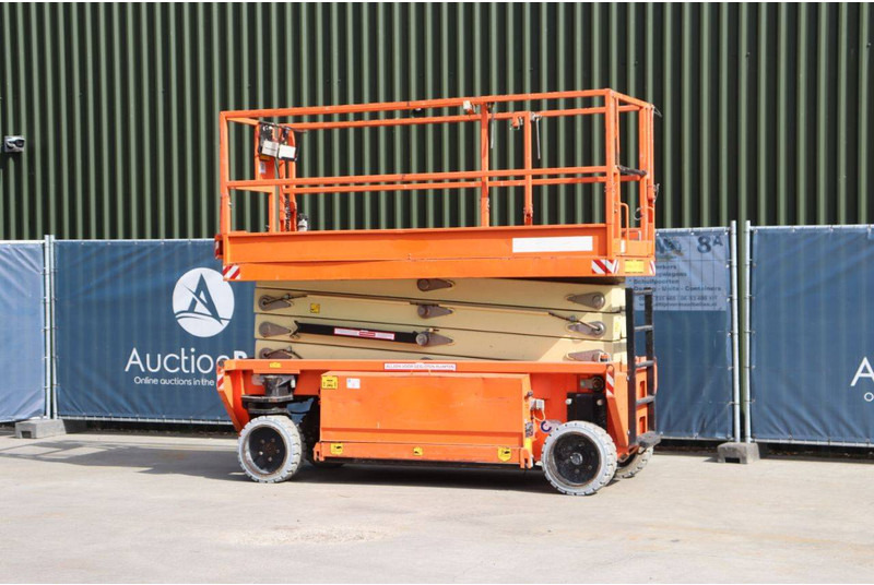 Holland lift Monostar X-105EL12 - Nacelle ciseaux: photos 3 Holland lift Monostar X-105EL12 - Nacelle ciseaux: photos 3