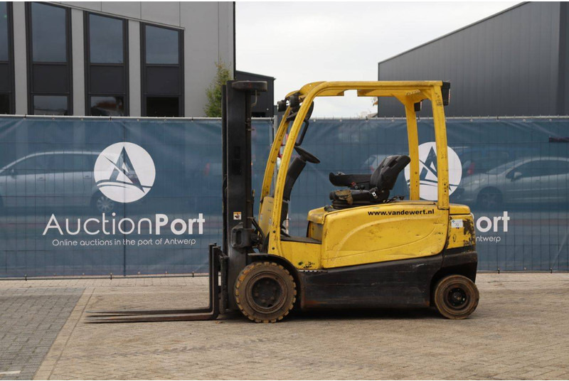 Hyster J3.0XN - Chariot élévateur électrique: photos 1 Hyster J3.0XN - Chariot élévateur électrique: photos 1
