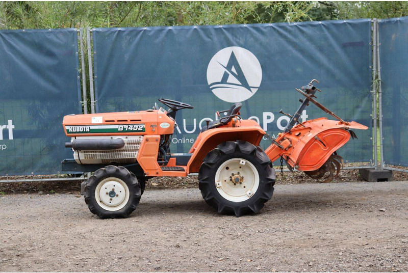 Kubota B1402 - Tracteur agricole: photos 2 Kubota B1402 - Tracteur agricole: photos 2