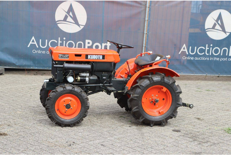 Kubota B7000 - Tracteur agricole: photos 1 Kubota B7000 - Tracteur agricole: photos 1