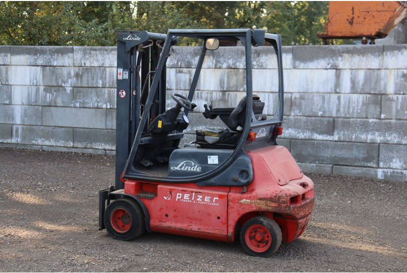 Linde E20P-02 - Chariot élévateur électrique: photos 3 Linde E20P-02 - Chariot élévateur électrique: photos 3