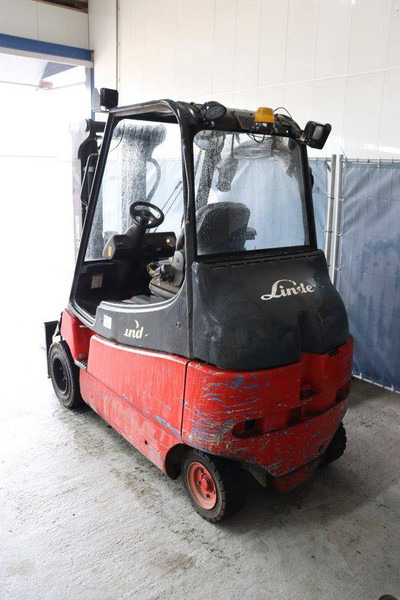 Linde E30/02/600 - Chariot élévateur électrique: photos 5 Linde E30/02/600 - Chariot élévateur électrique: photos 5