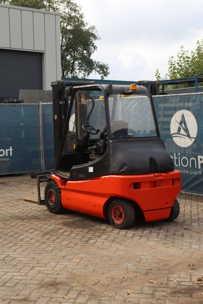 Linde E30/02 - Chariot élévateur électrique: photos 4 Linde E30/02 - Chariot élévateur électrique: photos 4