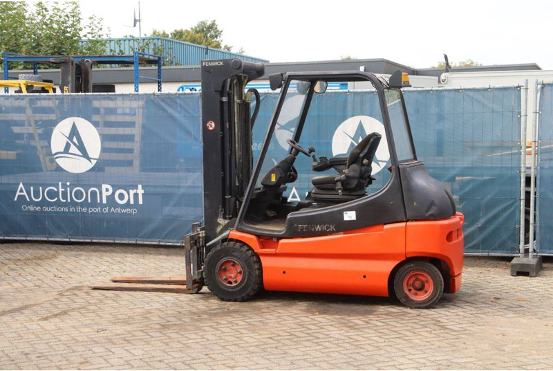 Linde E30/02 - Chariot élévateur électrique: photos 3 Linde E30/02 - Chariot élévateur électrique: photos 3