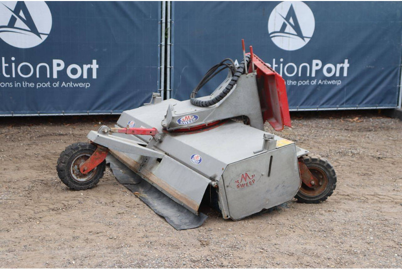 M-SWEEP - Balayeuse de voirie: photos 1 M-SWEEP - Balayeuse de voirie: photos 1