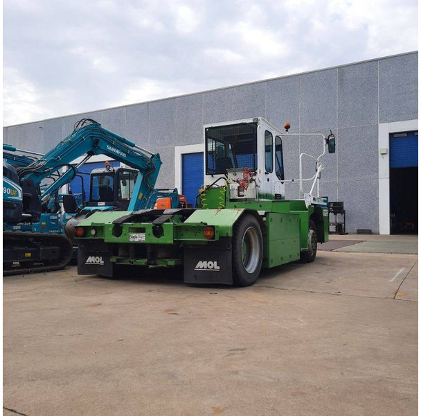 MOL YME225/4X2 - Tracteur portuaire: photos 4 MOL YME225/4X2 - Tracteur portuaire: photos 4