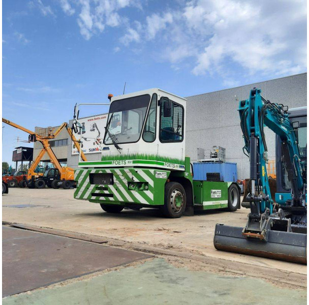 MOL YME225/4X2 - Tracteur portuaire: photos 1 MOL YME225/4X2 - Tracteur portuaire: photos 1