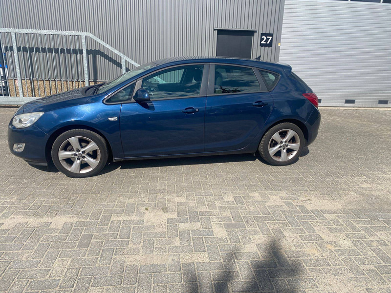 Opel Astra 1.6 - Berline: photos 2 Opel Astra 1.6 - Berline: photos 2