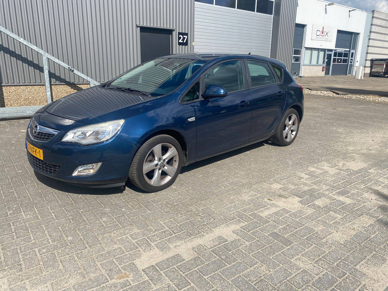 Opel Astra 1.6 - Berline: photos 3 Opel Astra 1.6 - Berline: photos 3