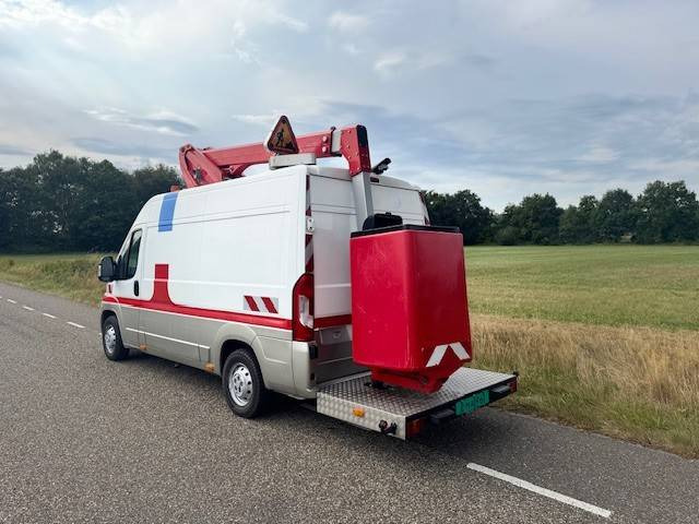 Peugeot Boxer 2.2HDI - Camion avec nacelle: photos 3 Peugeot Boxer 2.2HDI - Camion avec nacelle: photos 3