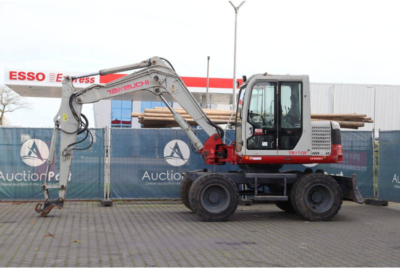 Takeuchi TB175W - Pelle sur pneus: photos 1 Takeuchi TB175W - Pelle sur pneus: photos 1