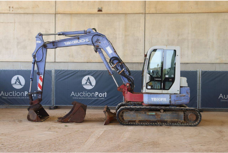 Takeuchi TB80FR - Pelle sur chenille: photos 2 Takeuchi TB80FR - Pelle sur chenille: photos 2