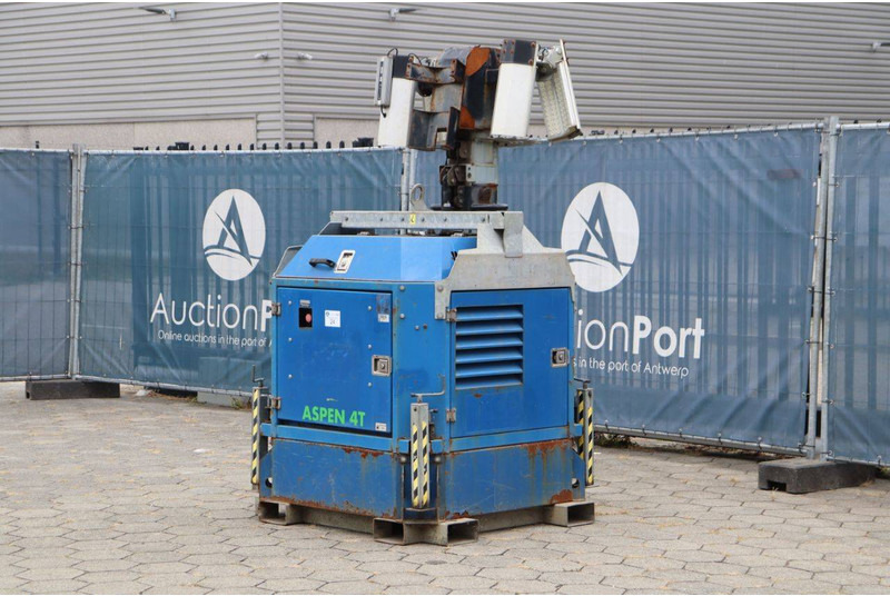 Towerlight Aspen 4 - Mat d'éclairage: photos 4 Towerlight Aspen 4 - Mat d'éclairage: photos 4