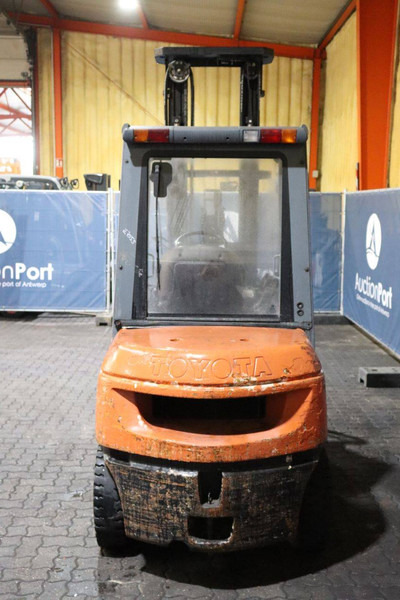 Toyota 02-7FDF30 - Chariot élévateur diesel: photos 5 Toyota 02-7FDF30 - Chariot élévateur diesel: photos 5