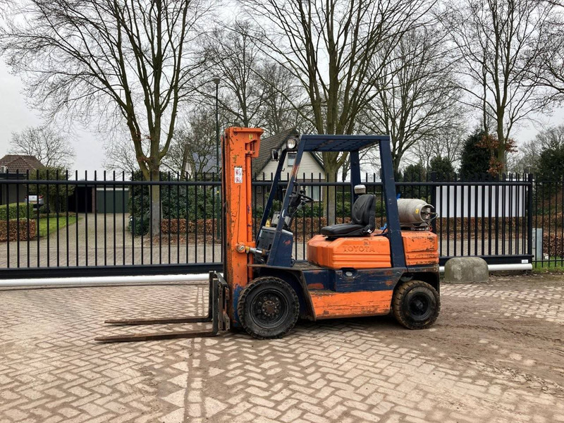 Toyota 42-5FGF 25 - Chariot élévateur à gaz: photos 2 Toyota 42-5FGF 25 - Chariot élévateur à gaz: photos 2