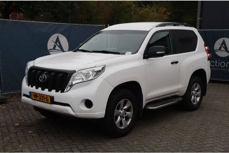 Berline Toyota Land Cruiser: photos 9