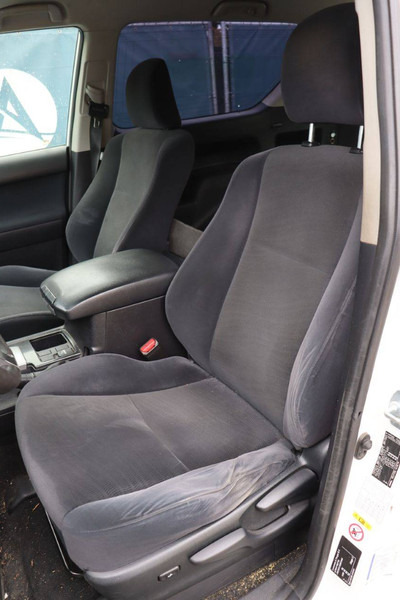 Berline Toyota Land Cruiser: photos 18