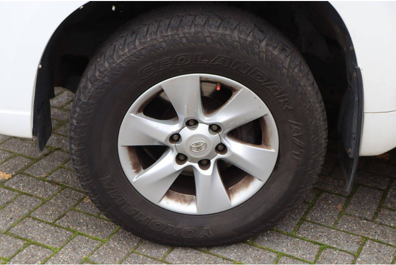 Berline Toyota Land Cruiser: photos 13