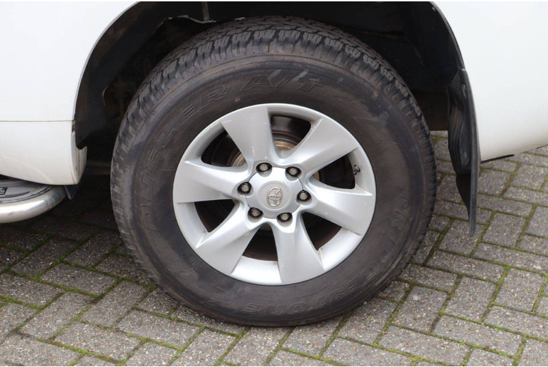 Berline Toyota Land Cruiser: photos 14