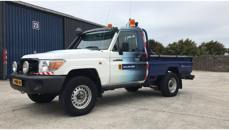 Toyota Land Cruiser - Berline: photos 1 Toyota Land Cruiser - Berline: photos 1