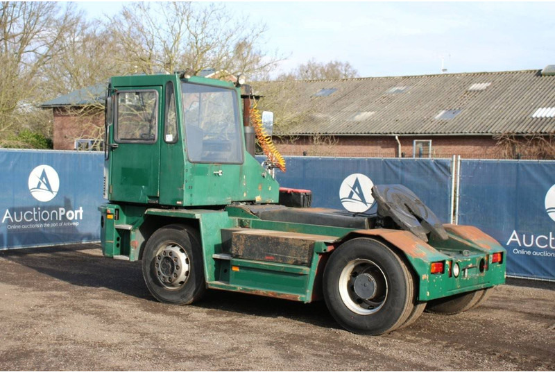 Volvo - Tracteur portuaire: photos 3 Volvo - Tracteur portuaire: photos 3