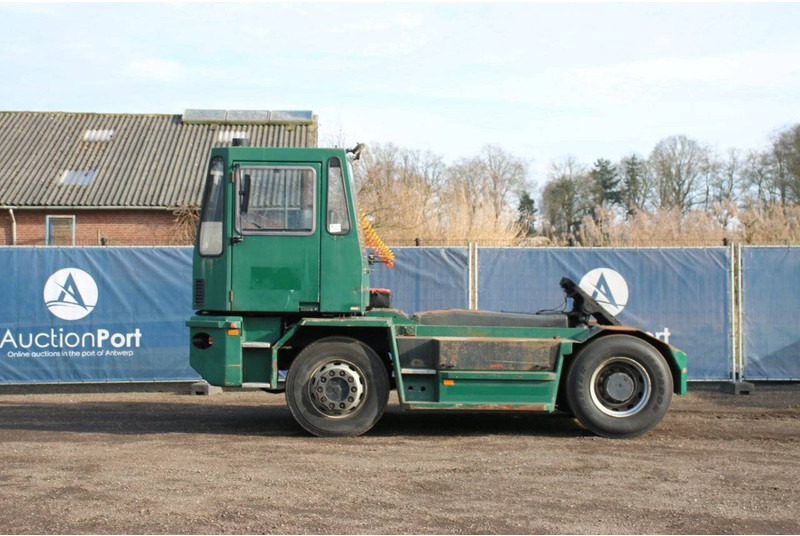 Volvo - Tracteur portuaire: photos 2 Volvo - Tracteur portuaire: photos 2