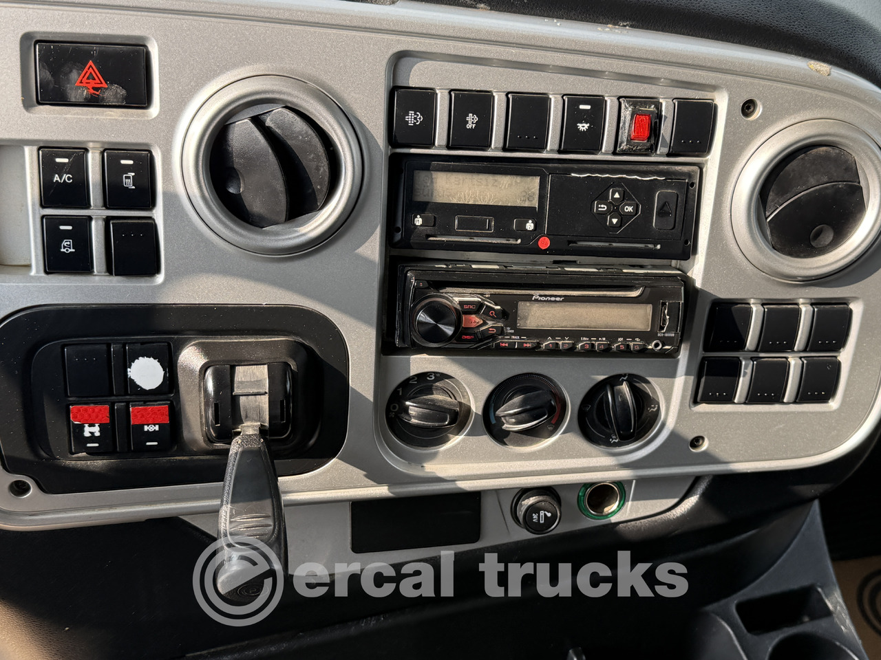 Camion benne FORD 2018  CARGO 3542 D /   MANUAL-AC -EURO6-6X4-HARDOX TIPPER: photos 29