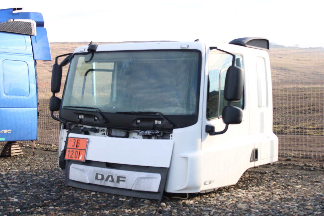 CABINA DAF CF SLEEPER CAB L2H1 - Cabine pour Camion: photos 3 CABINA DAF CF SLEEPER CAB L2H1 - Cabine pour Camion: photos 3