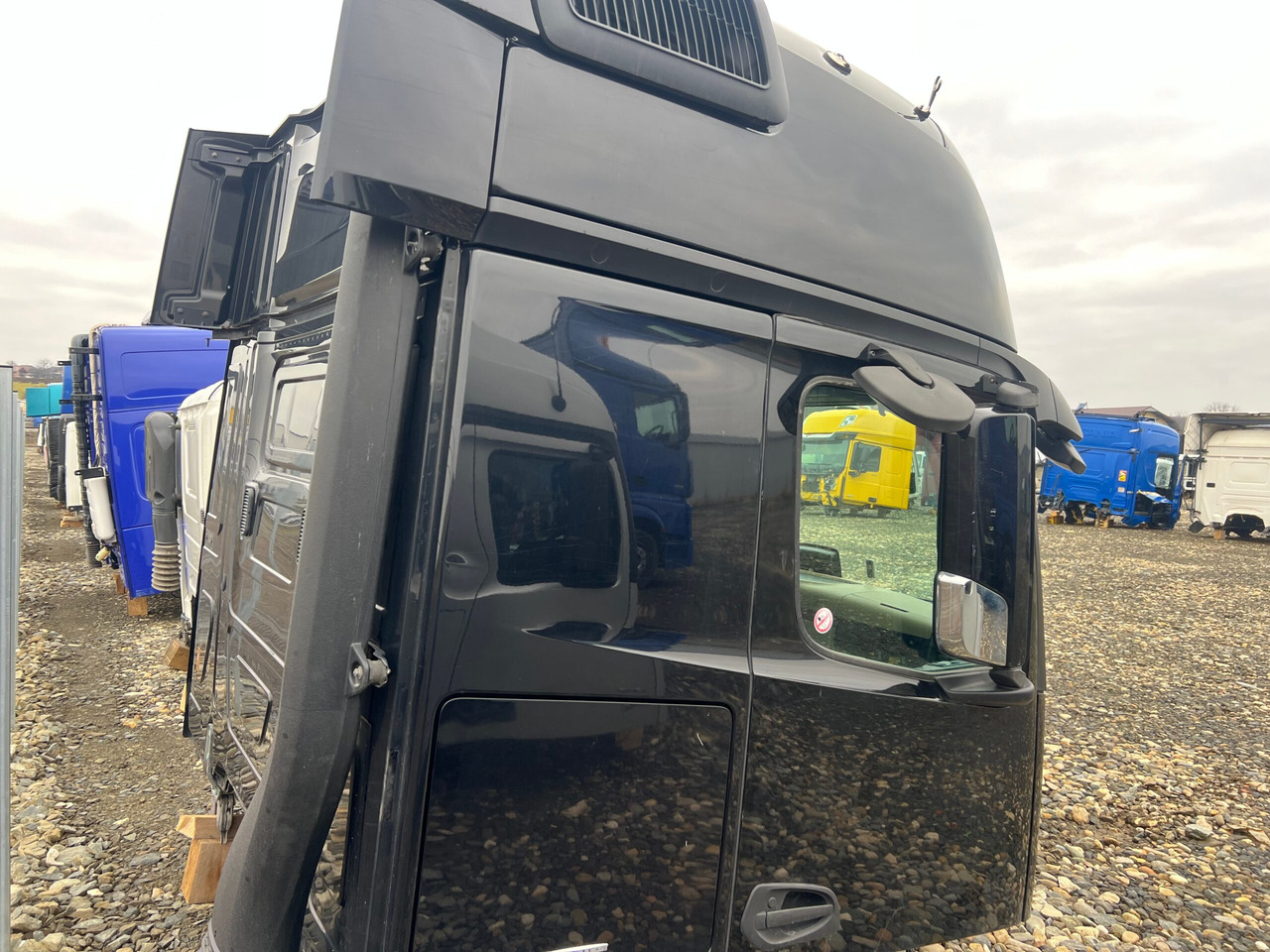 CABINA MERCEDES ACTROS MP4 GIGA SPACE - Cabine pour Camion: photos 5 CABINA MERCEDES ACTROS MP4 GIGA SPACE - Cabine pour Camion: photos 5