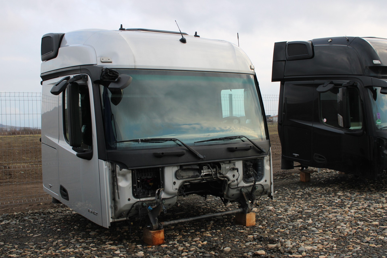 CABINA MERCEDES ACTROS MP4 STREAMSPACE 2.5 - Cabine pour Camion: photos 2 CABINA MERCEDES ACTROS MP4 STREAMSPACE 2.5 - Cabine pour Camion: photos 2
