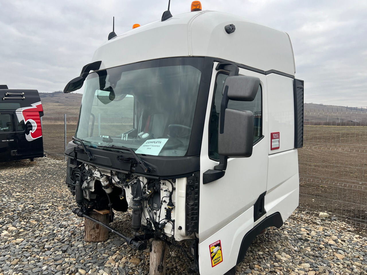 CABINA RENAULT T SLEEPER - Cabine pour Camion: photos 3 CABINA RENAULT T SLEEPER - Cabine pour Camion: photos 3